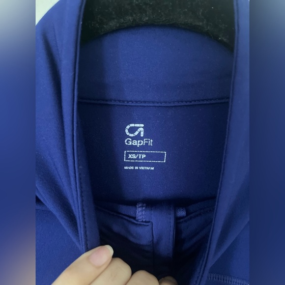 GAP Fit Activewear Top - Picture 4 of 10